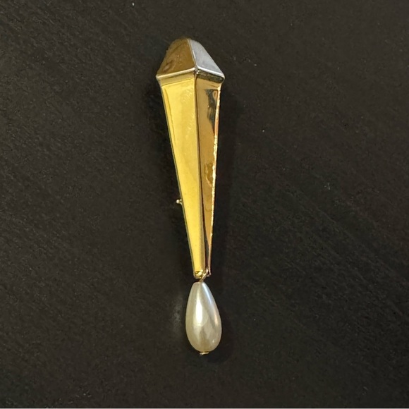 ⚜️3 for $30⚜️ Vintage Gold Tone Bar Brooch with Hanging Faux Pearl - Picture 5 of 11
